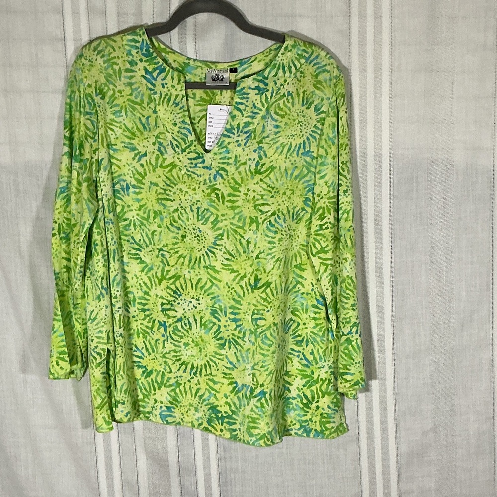 Very Vineyard Green Print Tunic Top • Size S • Coastal Lightweight V-Neck